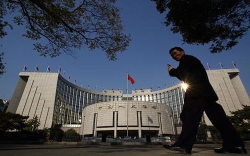 Народный банк Китая девальвирует юань третий день подряд  - ảnh 1
